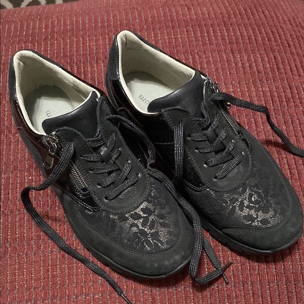 WALDLAUFER “WEITE K” BLACK FLORAL PATTERN SNEAKERS‎